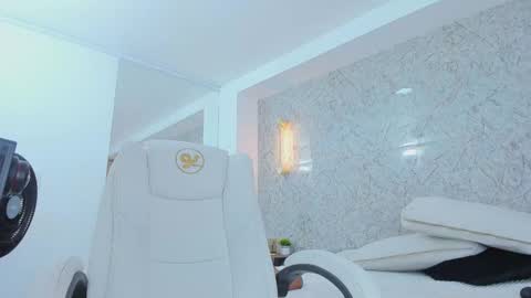 Snapshot of sarah_sanz chatting on 09/30/25, 12:21 sarah online show from 09/30/25, 12:21