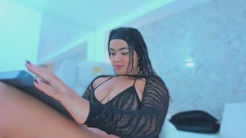 Snapshot of sarah_sanz chatting on 10/20/25, 12:05 sarah online show from 10/20/25, 12:05