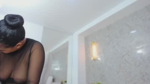 Snapshot of sarah_sanz chatting on 11/11/25, 12:16 sarah online show from 11/11/25, 12:16