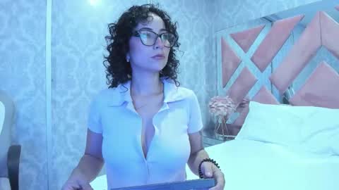 Sarah online show from 11/16/25, 03:12