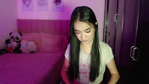 Snapshot of sarah_stone15 chatting on 02/06/25, 01:38 Sarah online show from 02/06/25, 01:38