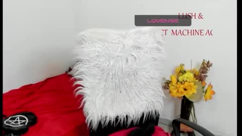 Snapshot of sarah_sweett chatting on 05/11/26, 12:44 Sarah online show from 05/11/26, 12:44