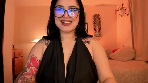 Snapshot of sarah_volkov chatting on 04/30/26, 05:36 online show from 04/30/26, 05:36