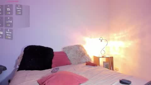 Snapshot of sarahbrooks_ chatting on 09/17/25, 01:18 Sarah and Erik online show from 09/17/25, 01:18