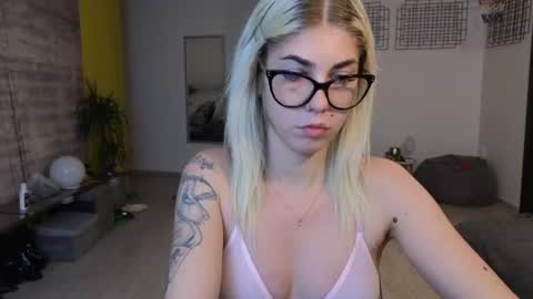 sarahcamsx online show from 06/18/26, 08:57
