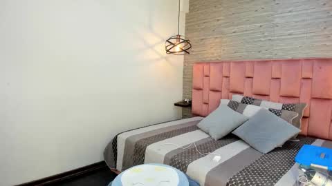 Sarah Deyvis online show from 03/08/25, 08:46