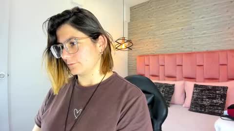 Sarah Deyvis online show from 09/29/25, 07:51