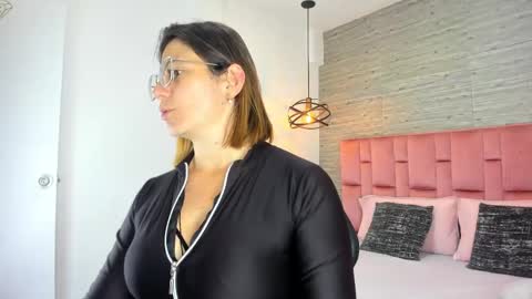 Sarah Deyvis online show from 09/30/25, 03:39