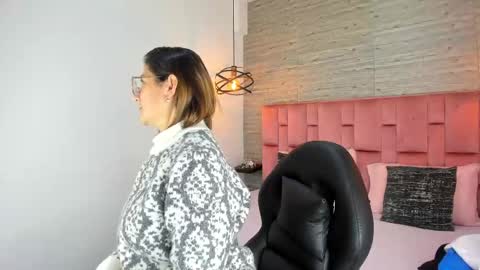 Sarah Deyvis online show from 10/01/25, 01:06