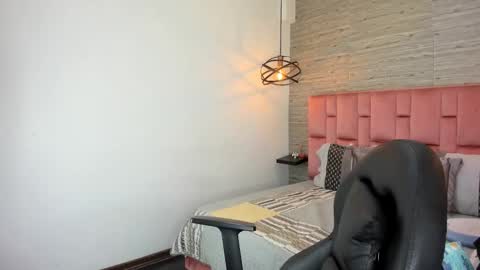 Sarah Deyvis online show from 10/24/25, 01:51