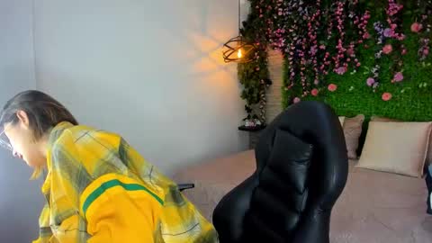 Sarah Deyvis online show from 12/04/25, 11:08