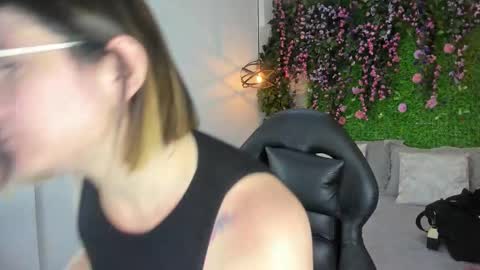 Sarah Deyvis online show from 01/14/26, 04:01