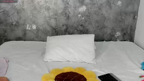 sarahgrant_ online show from 09/16/25, 12:22