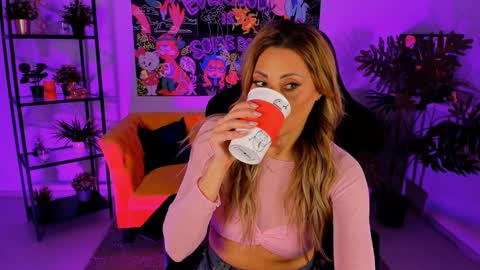 Snapshot of sarahholly chatting on 01/03/25, 11:25 Divine Sarah NONUDE model online show from 01/03/25, 11:25