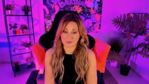 Snapshot of sarahholly chatting on 01/23/25, 02:28 Divine Sarah NONUDE model online show from 01/23/25, 02:28