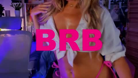 Snapshot of sarahholly chatting on 01/27/25, 11:00 Divine Sarah NONUDE model online show from 01/27/25, 11:00