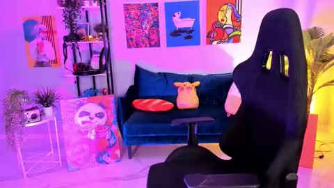 Snapshot of sarahholly chatting on 10/04/25, 01:09 Divine Sarah NONUDE model online show from 10/04/25, 01:09