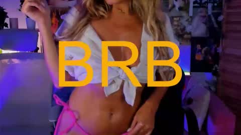 Snapshot of sarahholly chatting on 10/13/25, 11:32 Divine Sarah NONUDE model online show from 10/13/25, 11:32