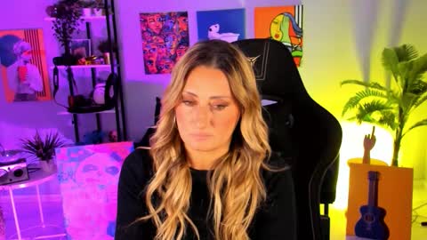 Snapshot of sarahholly chatting on 10/15/25, 12:27 Divine Sarah NONUDE model online show from 10/15/25, 12:27