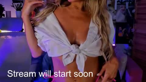 Snapshot of sarahholly chatting on 11/10/25, 11:20 Divine Sarah NONUDE model online show from 11/10/25, 11:20