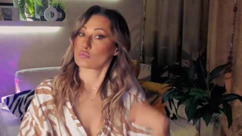 Divine Sarah NONUDE model online show from 05/08/26, 05:40