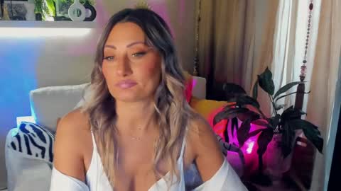 Divine Sarah NONUDE model online show from 06/04/26, 07:58
