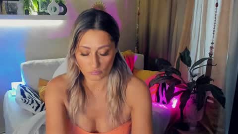 Divine Sarah NONUDE model online show from 06/05/26, 03:07