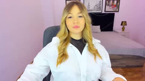 Sarah online show from 01/20/25, 01:21