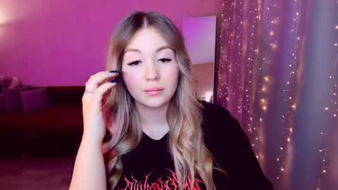 Sarah online show from 03/12/25, 06:44