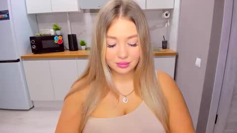 Sarah online show from 10/20/25, 02:39