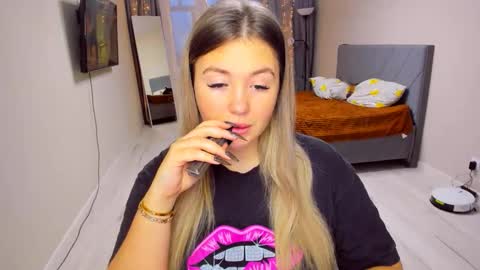 Sarah online show from 01/12/26, 01:05