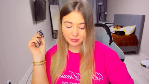 Sarah online show from 02/04/26, 02:45