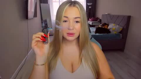 Sarah online show from 03/18/26, 01:47