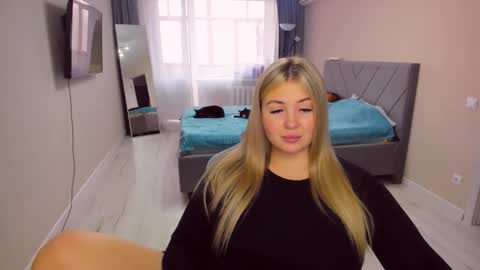 Sarah online show from 03/24/26, 01:16