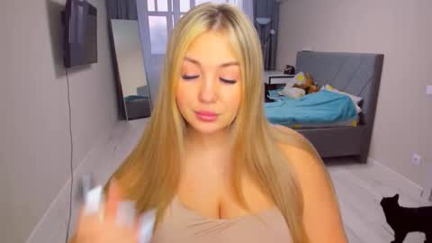 Sarah online show from 03/25/26, 02:56