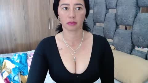 Lia online show from 01/15/25, 12:04