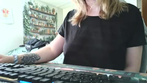 Sarah online show from 06/24/26, 08:19