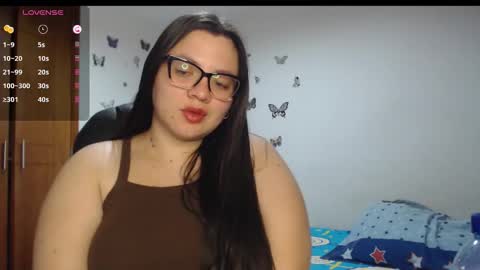 Snapshot of sarahros1 chatting on 12/22/25, 11:24 Sarah online show from 12/22/25, 11:24