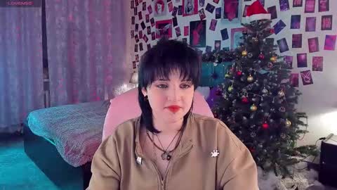 Snapshot of sarahshelby chatting on 12/15/25, 03:05 Sarah online show from 12/15/25, 03:05