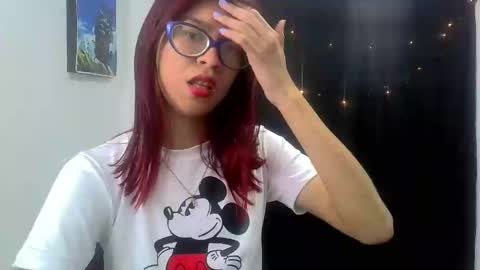 Snapshot of sarahsmitt chatting on 02/20/25, 09:42 Sarah online show from 02/20/25, 09:42