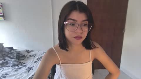 Snapshot of sarahsmitt chatting on 09/21/25, 03:35 Sarah online show from 09/21/25, 03:35