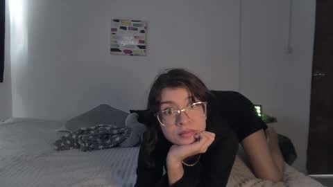 Snapshot of sarahsmitt chatting on 10/27/25, 06:56 Sarah online show from 10/27/25, 06:56