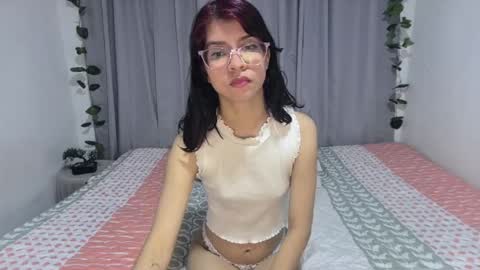 Snapshot of sarahsmitt chatting on 03/19/26, 02:48 Sarah online show from 03/19/26, 02:48