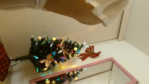 Snapshot of sarahsweetty chatting on 12/23/24, 06:00 Sarah online show from 12/23/24, 06:00