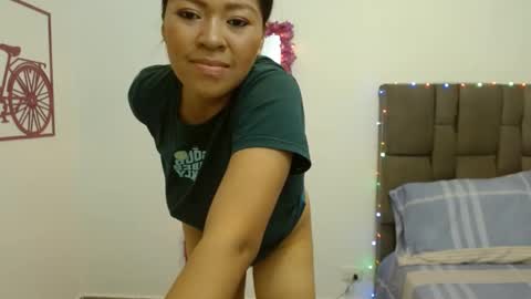 Snapshot of sarahsweetty chatting on 11/21/25, 01:59 Sarah online show from 11/21/25, 01:59