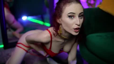 Snapshot of saraiangel chatting on 11/12/25, 09:25 Sarai online show from 11/12/25, 09:25