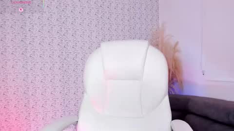 Sara jones   online show from 11/21/25, 04:27