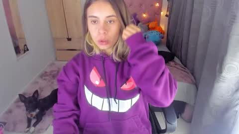 sara  online show from 12/17/24, 03:50