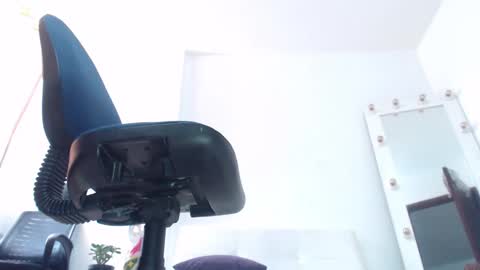 Saraloves online show from 03/25/26, 02:45