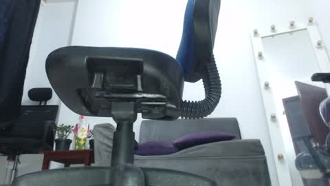 Saraloves online show from 07/04/26, 10:54